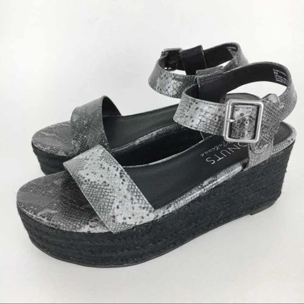 Coconuts By Matisse‎ 8 Black Gray Snakeskin Platform Wedges Espadrilles Sandals